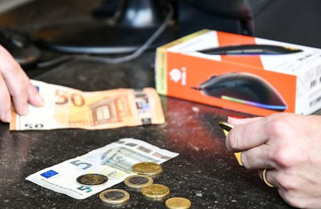 Brinks Betalen Met Cash Geld 1