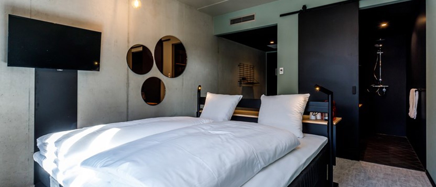 black label hotel